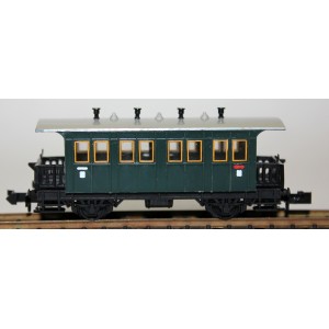 2-osiowy podmiejski wagon osobowy 2. klasy- Trix N